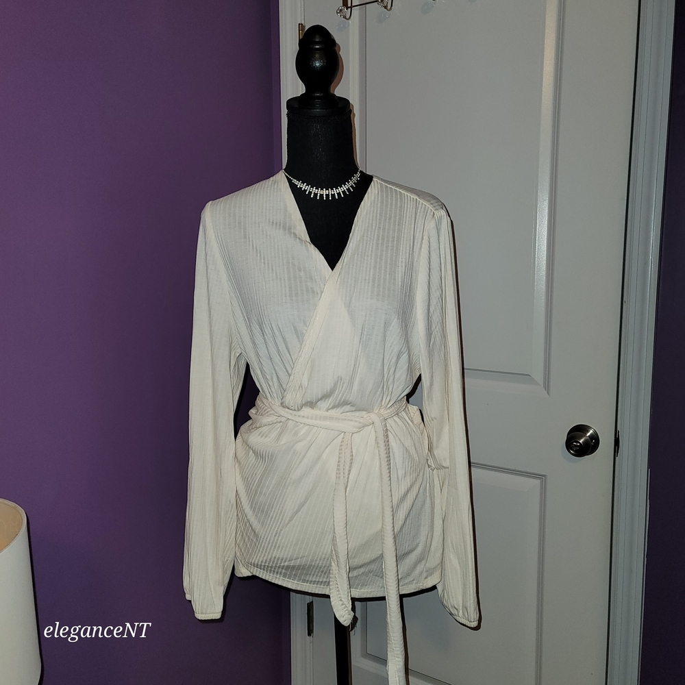 Lane Bryant Cream Wrap Blouse Sz: 14/16 - Picture 6 of 9